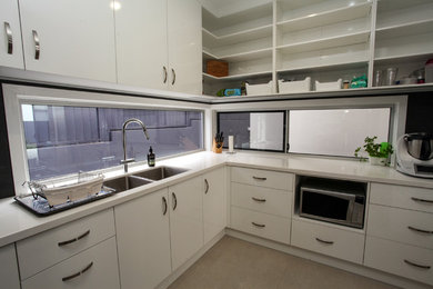 This is an example of a contemporary kitchen in Brisbane.