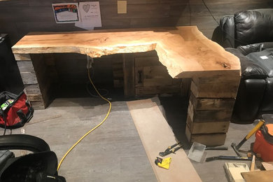 Mountain style home office photo in Toronto
