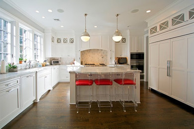 Eat-in kitchen - large contemporary l-shaped dark wood floor and brown floor eat-in kitchen idea in New York with shaker cabinets, white cabinets, granite countertops, gray backsplash, ceramic backsplash, paneled appliances and an island