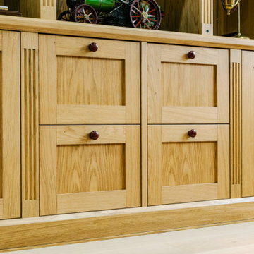 TRADITIONAL FITTED OAK HOME OFFICE AND LIBRARY