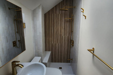 Bathroom - modern bathroom idea in Toronto
