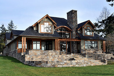 Example of an arts and crafts home design design in Boston