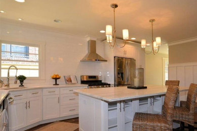 Transitional kitchen photo in Birmingham