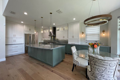 Kitchen - transitional kitchen idea in Dallas