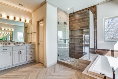 Bathroom - traditional bathroom idea in Dallas