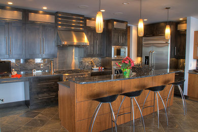 Example of a kitchen design in Seattle