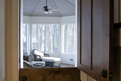 Entryway - traditional entryway idea in Chicago
