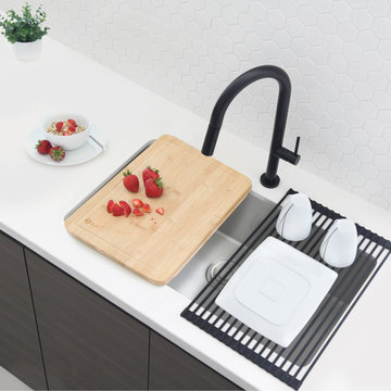 Single Handle Pull Down Sprayer Kitchen Faucet in Matte Black Finish