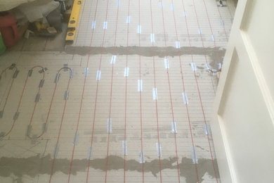 Bath and shower room with underfloor heating