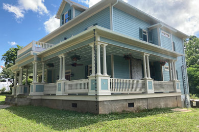 Inspiration for a large timeless porch remodel in Atlanta with a roof extension
