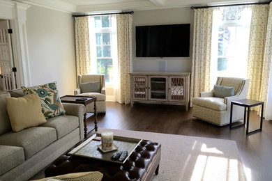 Inspiration for a transitional living room remodel in New York