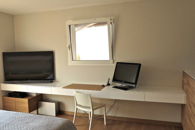 Cette image montre une chambre design.