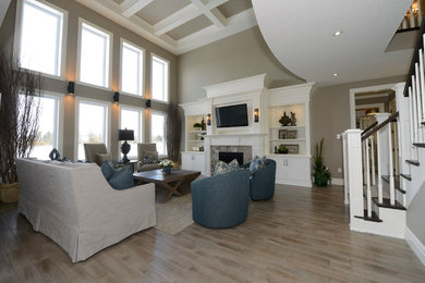 Transitional home design photo in Toronto