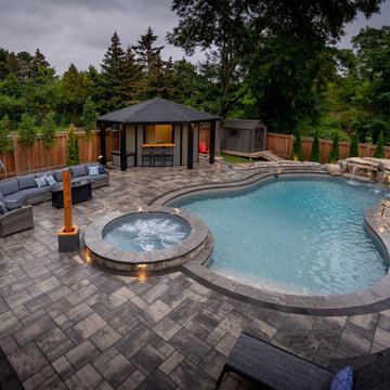 Cuved Pool with Water Feature