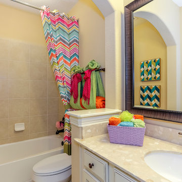 Houston, Texas | Inverness Estates - Classic Dartmouth Secondary Bathroom