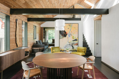 Dining room photo in Houston