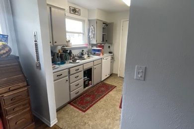 Kitchen - modern kitchen idea in Boise