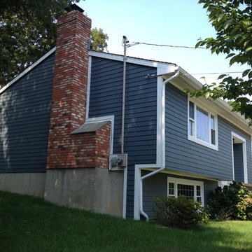 5" James Hardie Cedarmill Evening Blue, Arctic White Window Trim