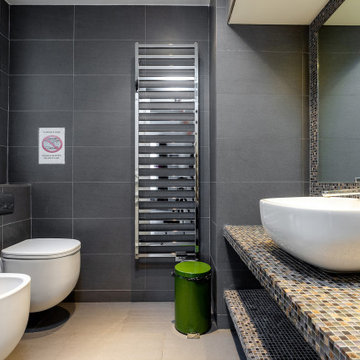 Clean and classic Parisian style in the bathroom
