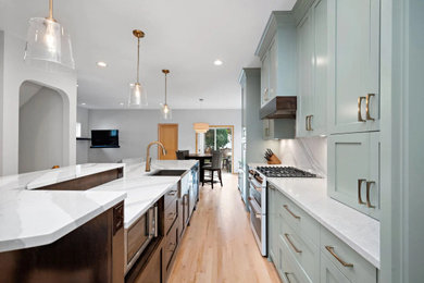 Kitchen - kitchen idea in Salt Lake City