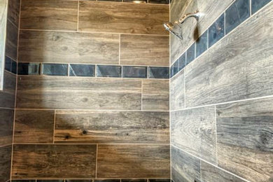 Bathroom - rustic bathroom idea in Chicago