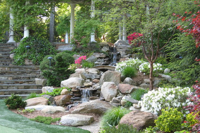 Inspiration for a traditional garden in Bridgeport.