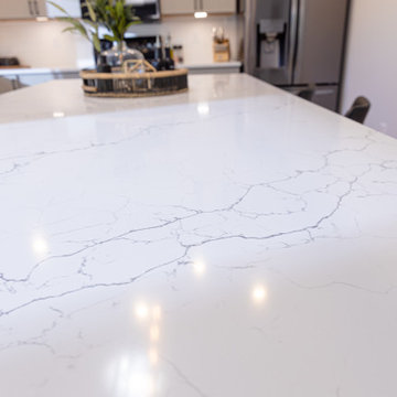 Stunning Kitchen Remodel Done With a New Quartz Countertop