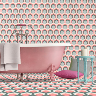 Esempio di una stanza da bagno moderna con pareti rosa