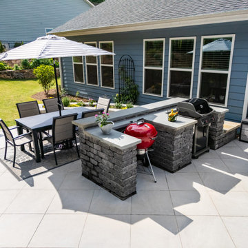 Compact Outdoor Kitchen with Dining