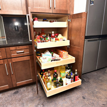 Kitchen Bar/Pantry Area