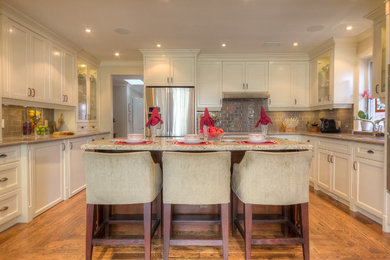 Example of a transitional kitchen design in Toronto