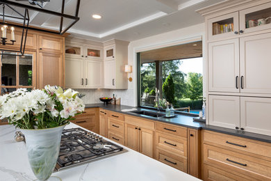 Kitchen - modern kitchen idea in Columbus