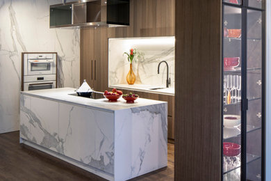 Kitchen - mid-sized contemporary kitchen idea in New York