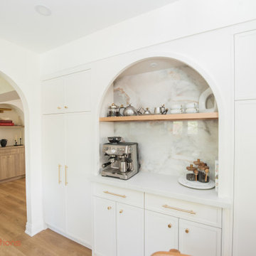 Organic Texture, Sophisticated Form: Story of a Transitional Kitchen