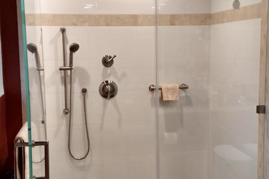 Bathroom photo in Los Angeles
