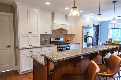 Kitchen photo in Louisville