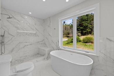 Example of a minimalist bathroom design in Boston