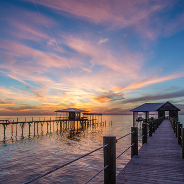 Classic Upscale Waterfront Cottage with Commanding View