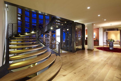 Staircase - contemporary staircase idea in Orange County