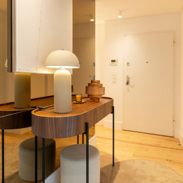 Entry Console with Dome Table Lamp, Lisbon
