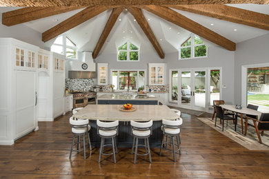 Kitchen - transitional kitchen idea in Phoenix