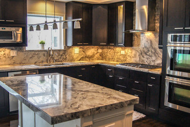 Trendy kitchen photo in Chicago