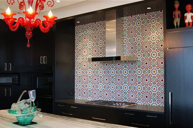 Example of an eclectic kitchen design in Chicago