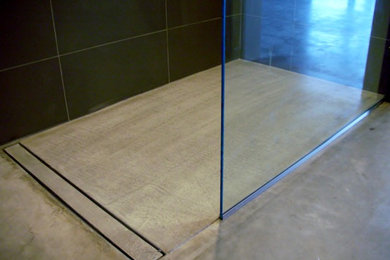 Example of a minimalist bathroom design in Vancouver