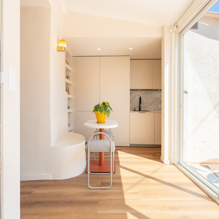 Kitchen - contemporary kitchen idea in Marseille