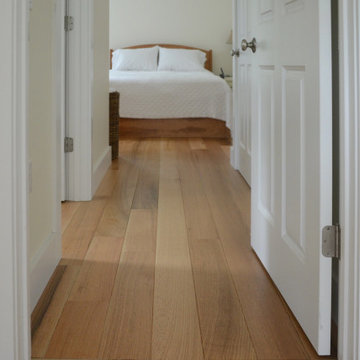 Rift Red Oak Plank Flooring, Bedroom