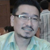 Jeffery Low's photo