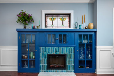 Example of an arts and crafts living room design in Chicago