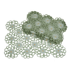 Xia Home Fashions - Daisy Splendor Set of 4 Placemat, 14"x20", Green - Placemats
