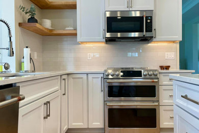 Trendy kitchen photo in New York
